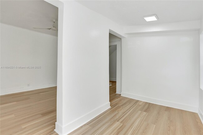 Building Photo - 228 SW 6th Ave