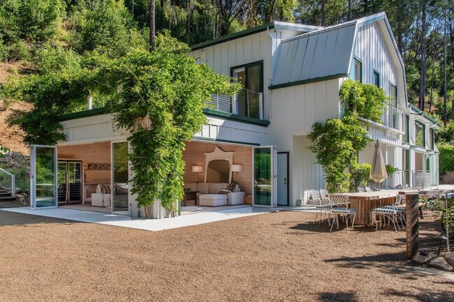 Building Photo - 822 Adobe Canyon Rd