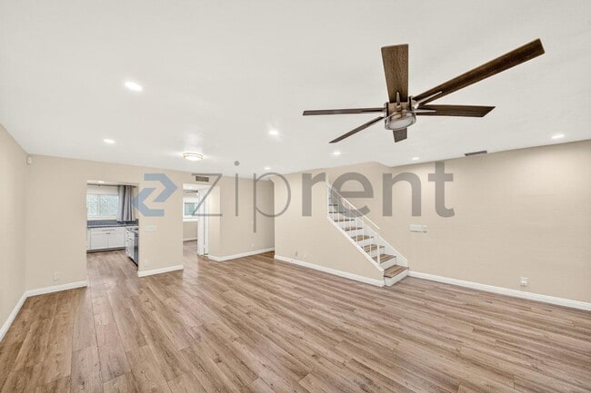 Building Photo - 10215 Variel Ave