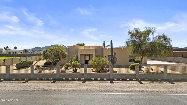 Building Photo - 2617 W Desert Hills Dr