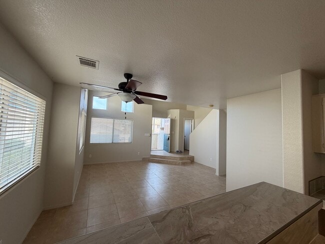 Building Photo - Corner lot townhome