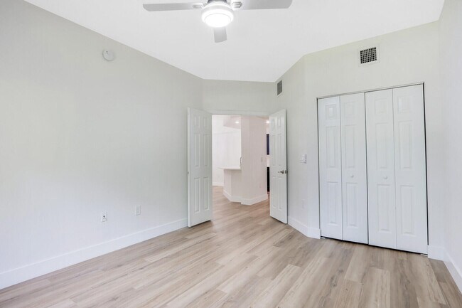 Building Photo - 3023 Alcazar Pl