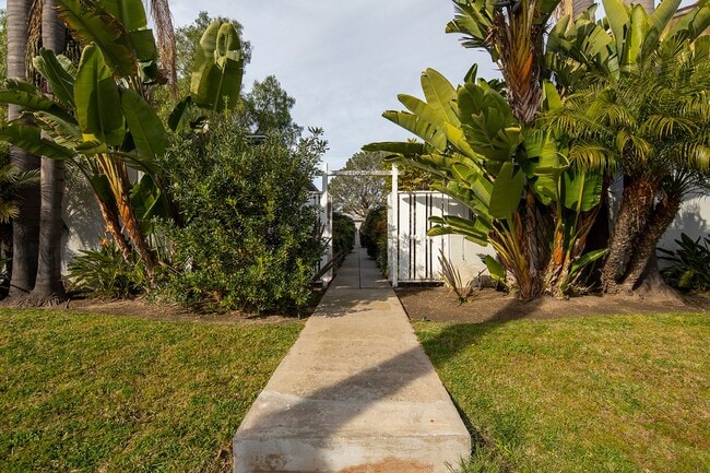 Building Photo - Charming, Unique Attached Cottage in the Heart of PB on Grand Avenue