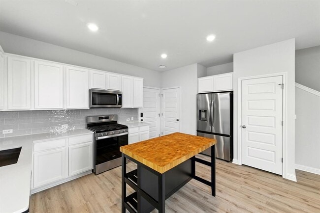 Building Photo - 7503 Lauper Dr