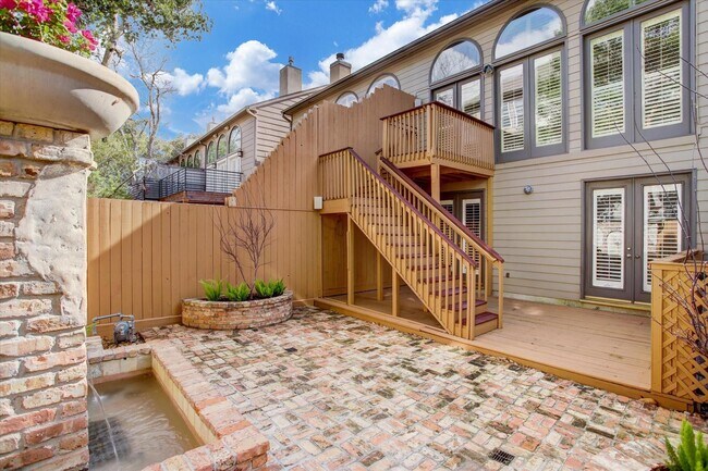Building Photo - 6638 Minola St