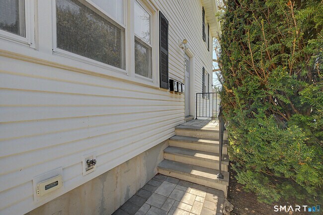 Building Photo - 22 Treat Ave