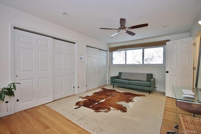 Building Photo - 117 Seven Hills Lake Dr