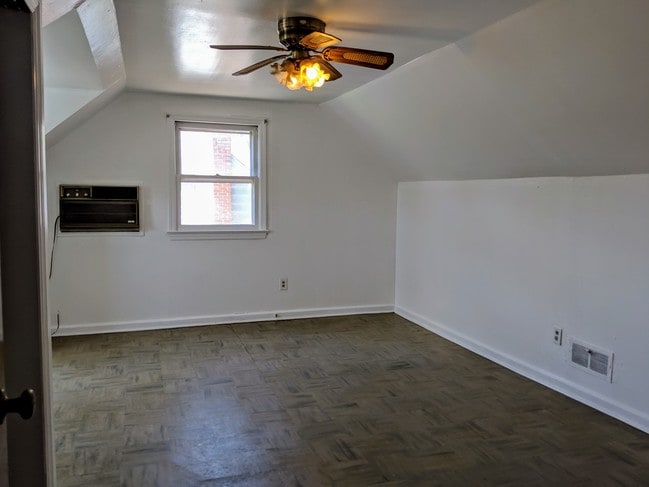 Building Photo - 1072 Amboy Ave