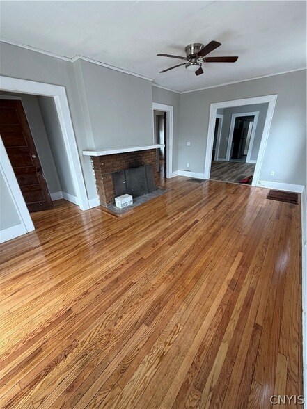 Building Photo - 501-501 Clarendon St