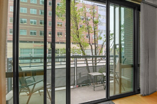 Building Photo - $1,850, 1 bed, 1.5 bath located in Denver ...