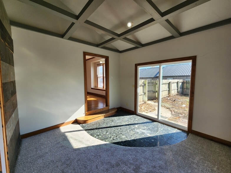 Building Photo - 1008 Vine St