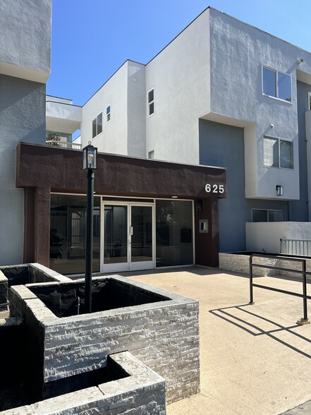 Exterior - 625 E Del Mar Blvd