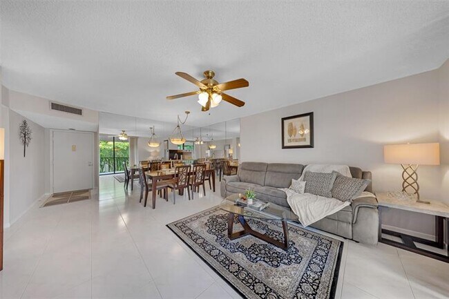 Building Photo - 5250 Las Verdes Cir