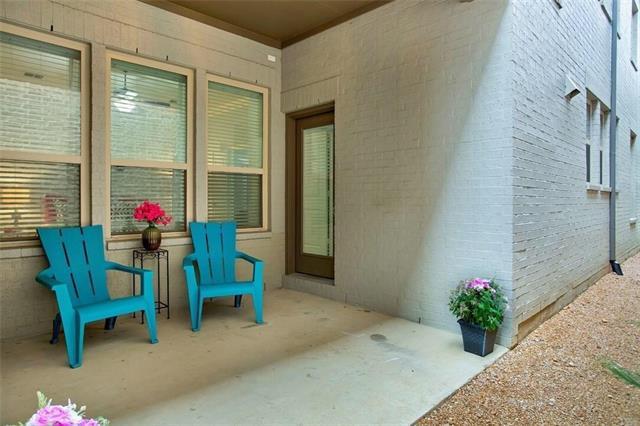 Building Photo - 2221 Longwood Dr
