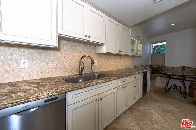 Building Photo - 171 N Church Ln