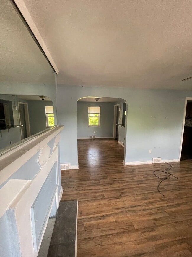 Building Photo - 2 bed 1.5 bath home in Pittsburgh Pa!