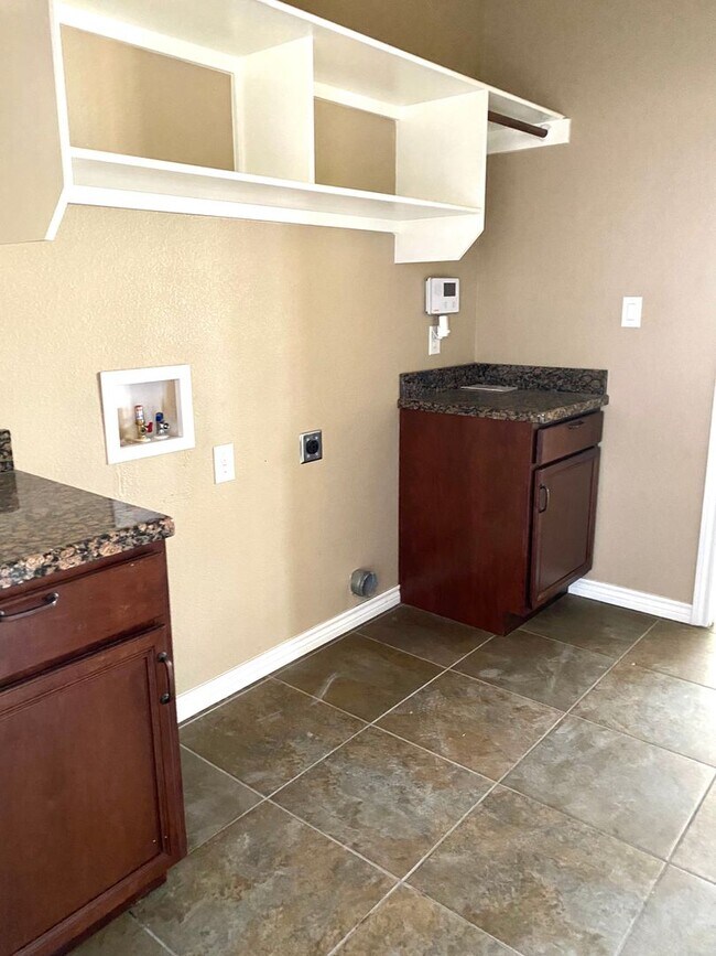 Building Photo - #9 Da Vinci Court