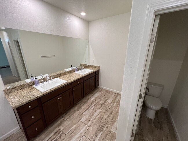 Building Photo - Gorgeous 4 Bedroom Broadstone Home!