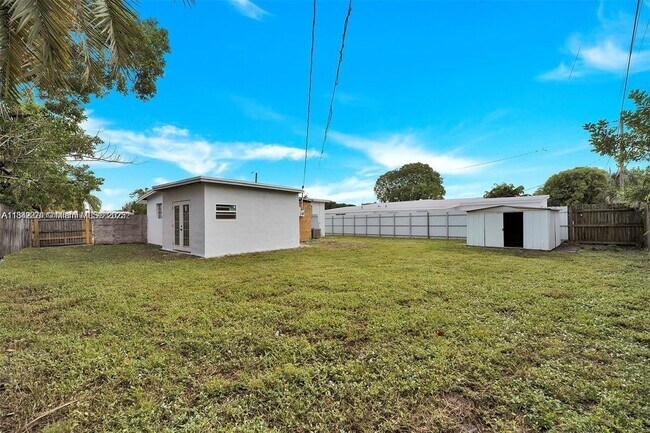 Building Photo - 3900 SW 47th Ave
