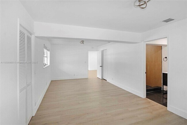 Building Photo - 610 NW 38th Ct