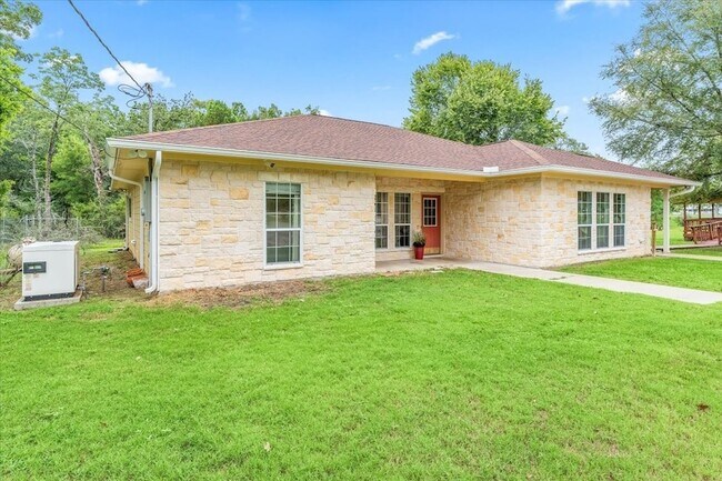 Building Photo - 10 Lowery Ln