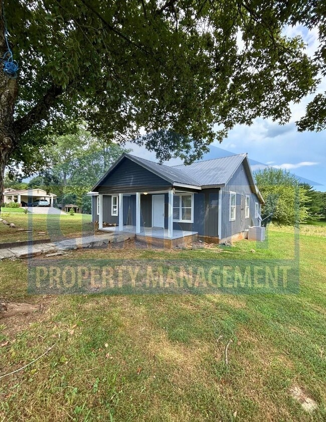 Building Photo - Four-bedroom home in Calhoun, TN!