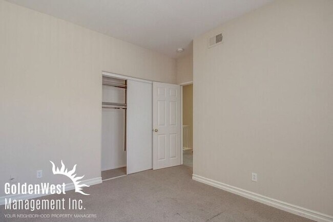Building Photo - Immaculate 3Bdm 2.5Ba Townhouse with 2-Car...