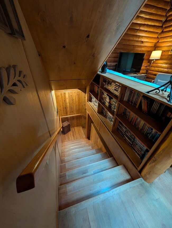 Building Photo - 7312 E Evans Creek Rd