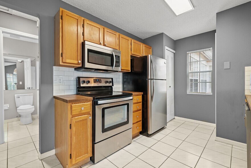 Building Photo - 709 Youngstown Pky