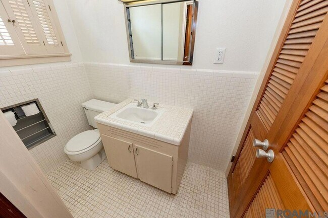 Building Photo - 219 Westmoreland Dr