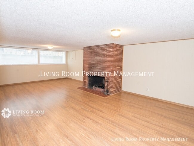 Building Photo - 8607 N Leonard St