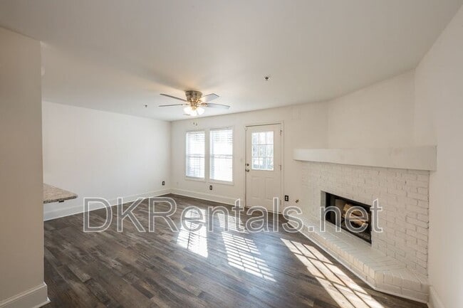 Building Photo - 215 Morris Ln