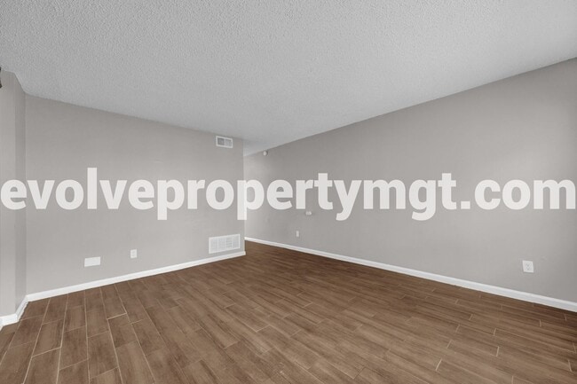 Building Photo - 3440 Pruett Ct