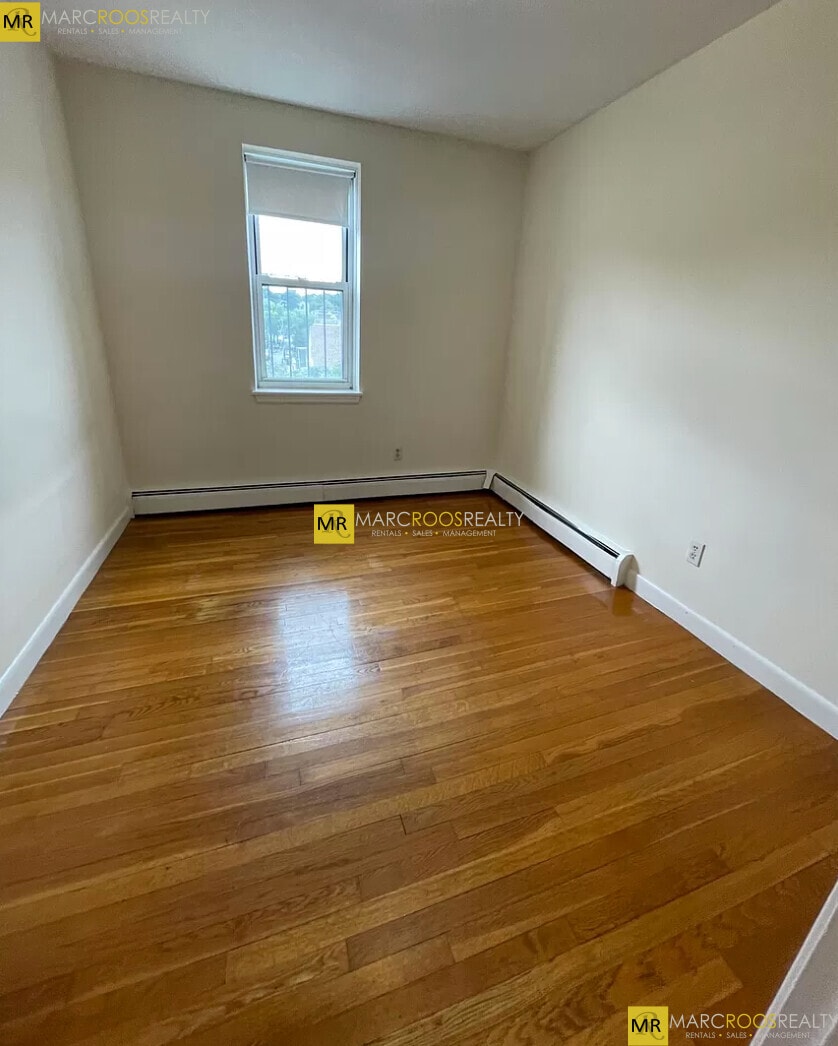 Building Photo - 160 N Beacon St