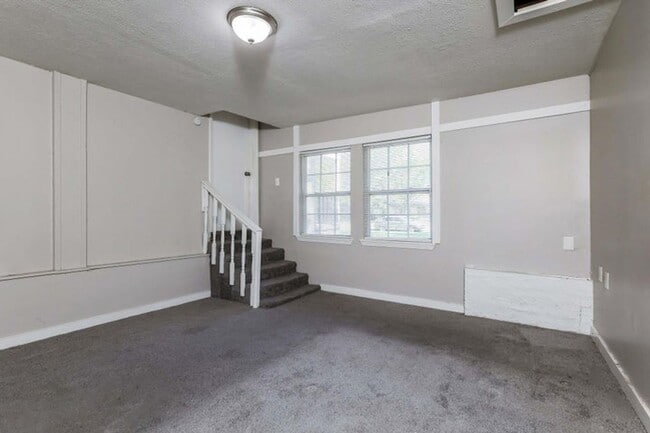 Building Photo - Charming 4 bed 2 bath renovated home