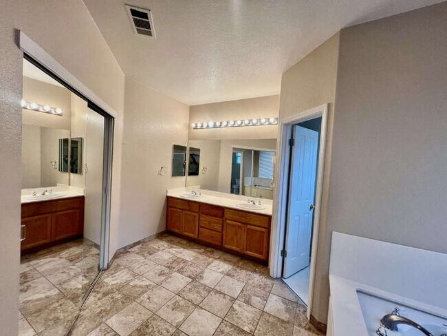 Building Photo - 116 Burgundy Ct