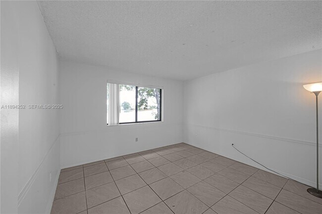 Building Photo - 15070 SW 49th Ln