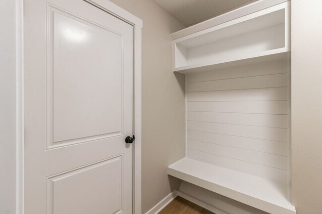 Building Photo - PRIVATE BACKYARD!! 4 Bedroom, 3 Bath Home in Ankeny