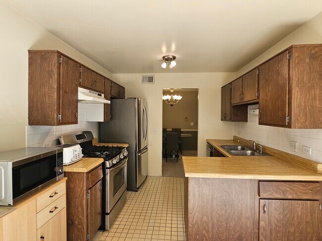 Building Photo - 1120 Woodbury Ln