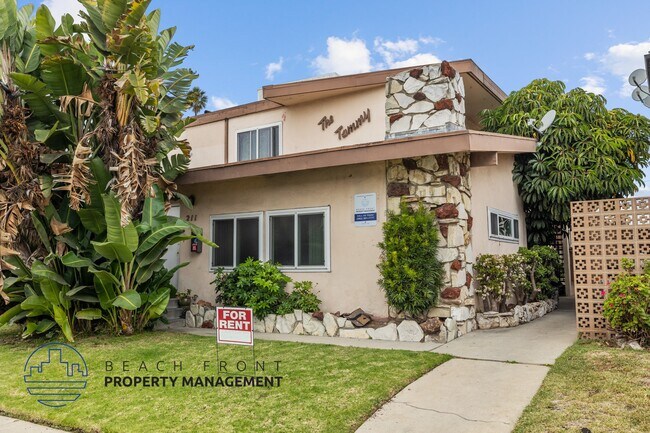 Building Photo - 211 E. Tamarack Ave.