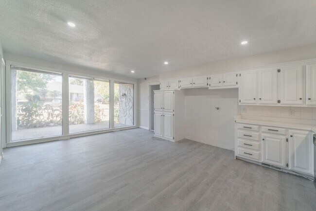 Building Photo - Opportunity Knocking with this HUGE home available for Rent to Own or Lease!