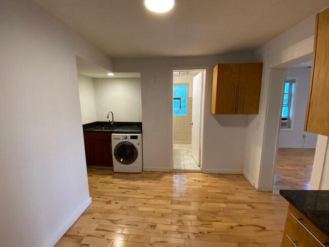 Building Photo - 1628 W 21st Pl