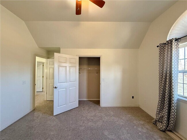 Building Photo - 101 Fox Glove Ln