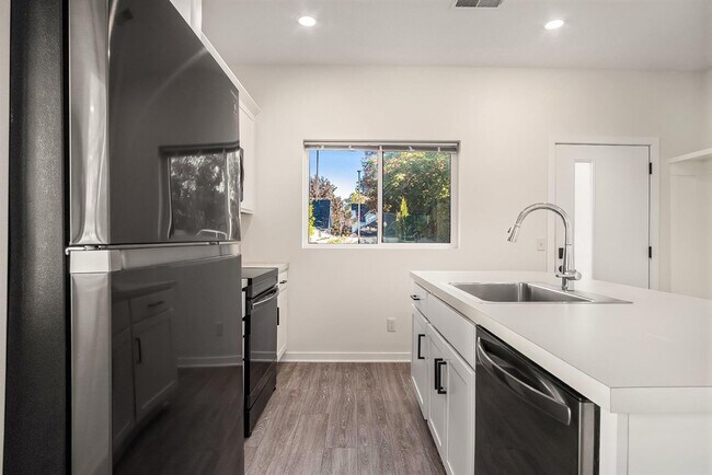 Building Photo - 153 Seward Ave NW