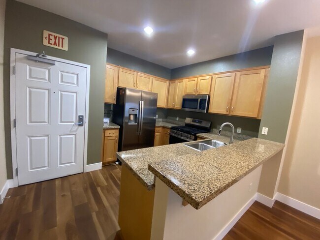 Building Photo - 450 J St