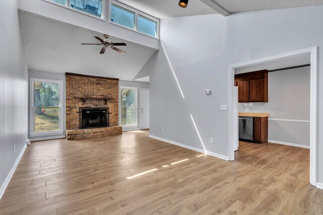 Building Photo - 204 Hattie Rd