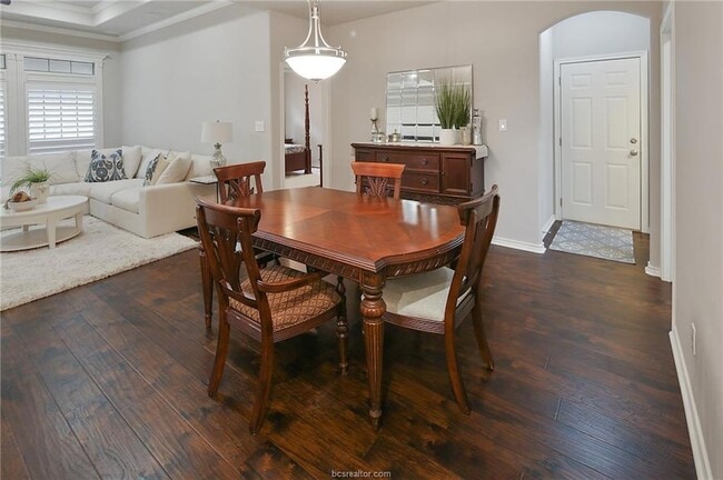 Building Photo - 200 Karten Ln