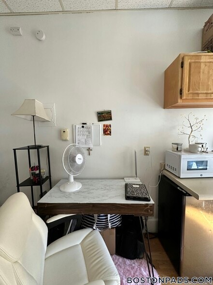 Building Photo - 405 Beacon St