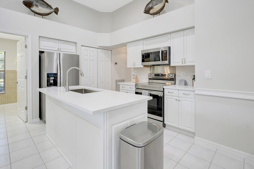 Building Photo - 6726 Sloane Pl