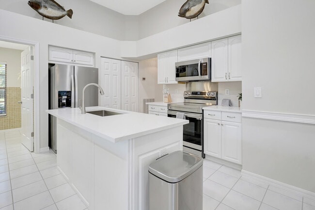 Building Photo - 6726 Sloane Pl